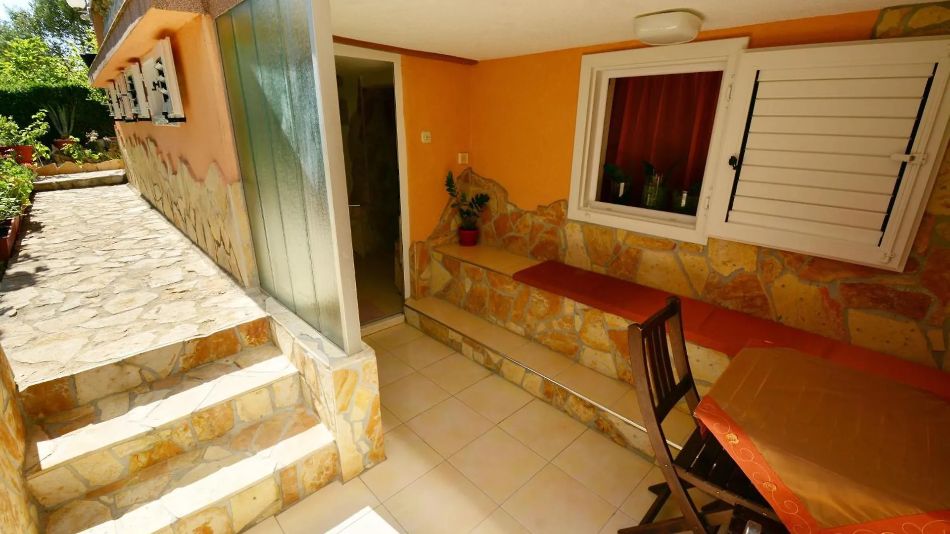 Ferienwohnung Mit Terrasse Und Grill Trogir Lägenhet