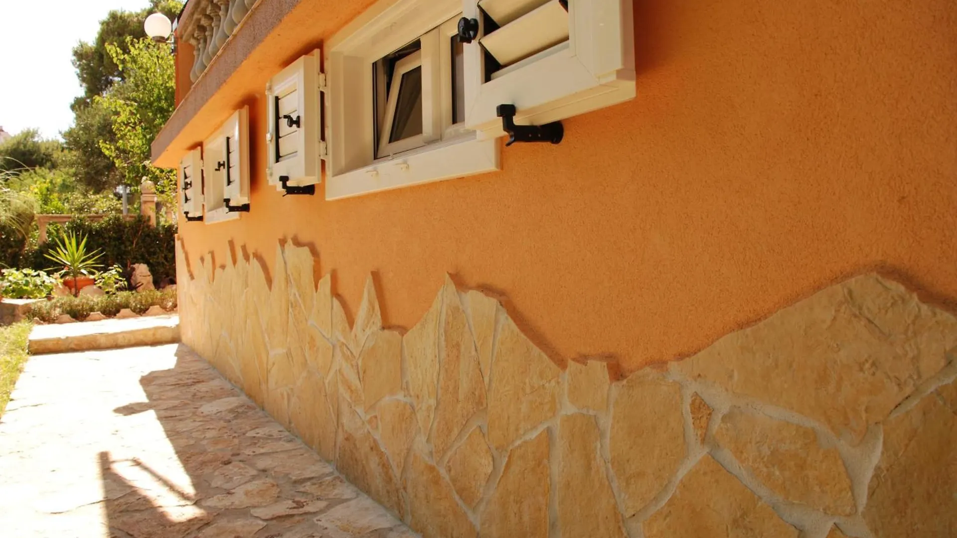 Ferienwohnung Mit Terrasse Und Grill Trogir Kroatië